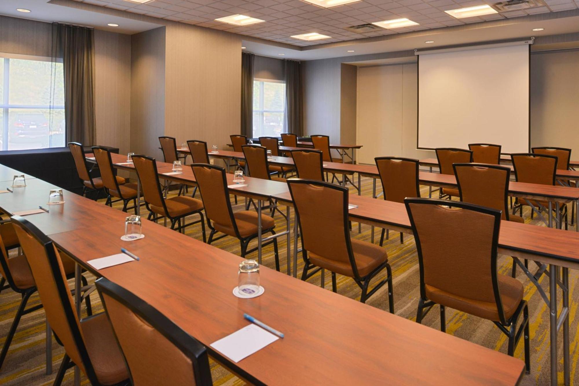 Hotel Springhill Pittsburgh Mills 3*